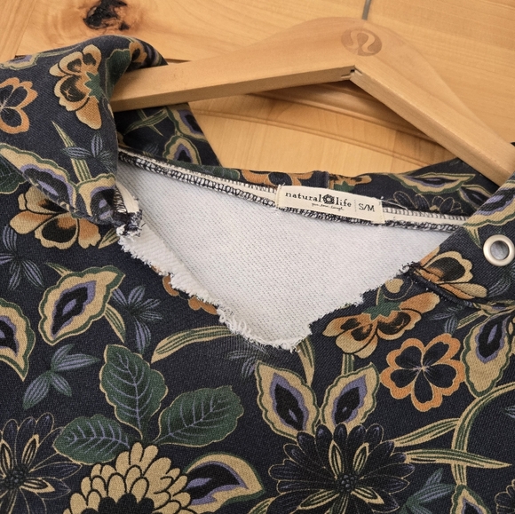 Natural Life Navy and Gold Floral Hoodie S/M - Picture 4 of 7
